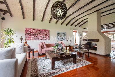 Casa de 4 alcobas en venta en Cerros De Niza, Bogotá, 944 m² · foto 3 de 18