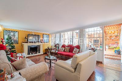 Casa de 4 alcobas en venta en Niza, Bogotá, 354 m² · foto 2 de 20