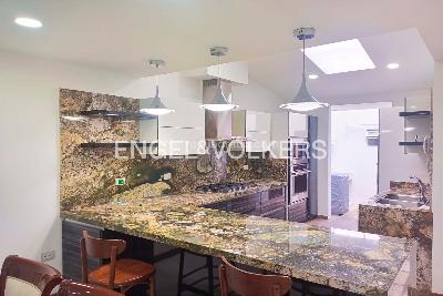 Casa en venta en Niza, Bogotá · foto 2 de 17