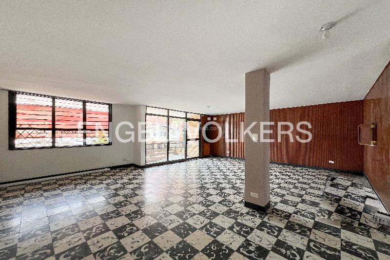 Casa independiente de 5 Alcobas con espacios abiertos en Laureles - 3