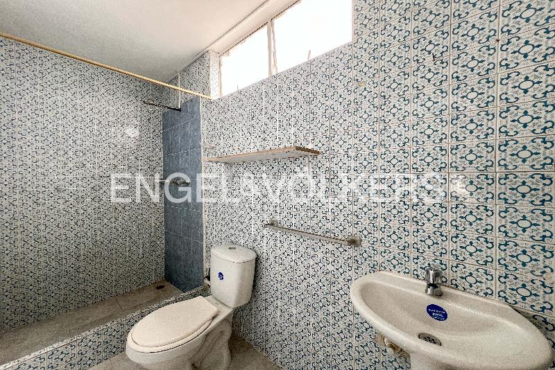 Casa independiente de 5 Alcobas con espacios abiertos en Laureles - 5