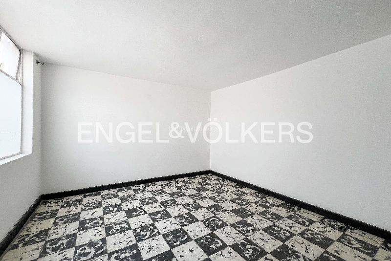 Casa independiente de 5 Alcobas con espacios abiertos en Laureles - 8