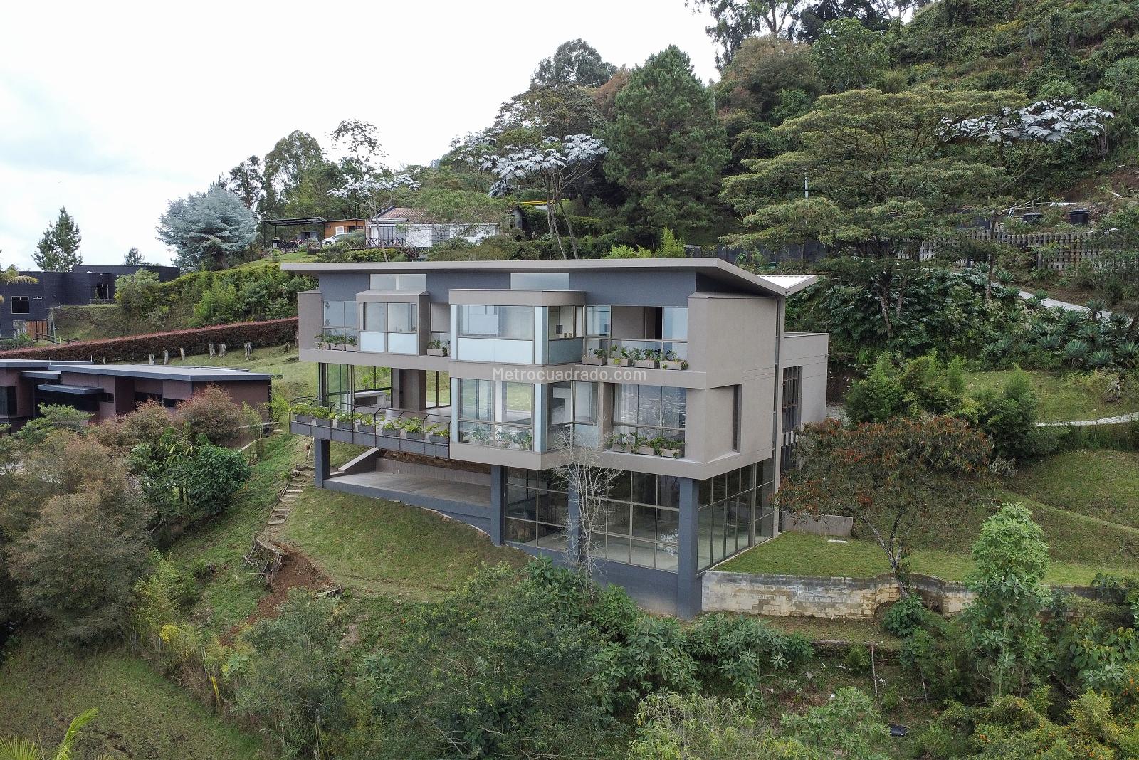 Casa de 3 habitaciones en venta en Las Palmas, Medellín — imagen 1 de 20