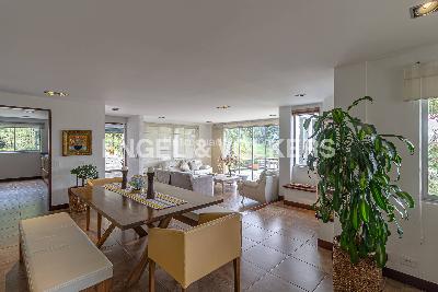 Casa de 3 alcobas en venta en Alto Del Escobero, Medellín, 249 m² · foto 2 de 15