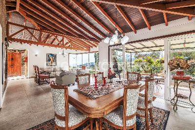 Casa de 5 alcobas en venta en Loma Del Escobero, Medellín, 407 m² · foto 3 de 18