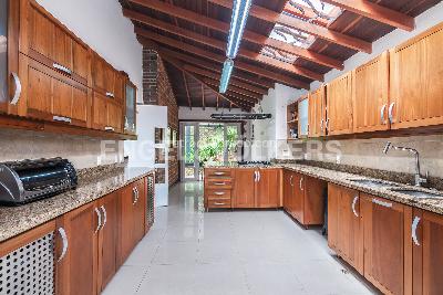 Casa de 5 alcobas en venta en Loma Del Escobero, Medellín, 407 m² · foto 4 de 18