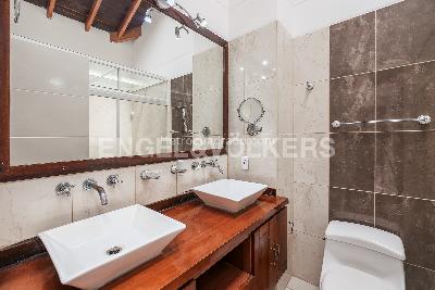 Casa de 5 alcobas en venta en Loma Del Escobero, Medellín, 407 m² · foto 8 de 18