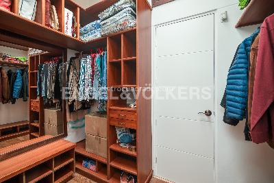 Casa de 5 alcobas en venta en Loma Del Escobero, Medellín, 407 m² · foto 9 de 18