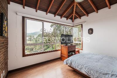 Casa de 5 alcobas en venta en Loma Del Escobero, Medellín, 407 m² · foto 11 de 18