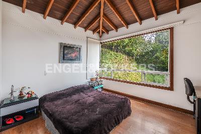 Casa de 5 alcobas en venta en Loma Del Escobero, Medellín, 407 m² · foto 12 de 18