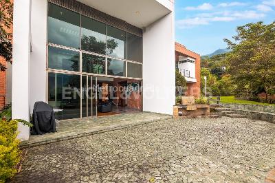 Casa de 4 alcobas en venta en Loma De Las Brujas, Medellín, 900 m² · foto 18 de 19