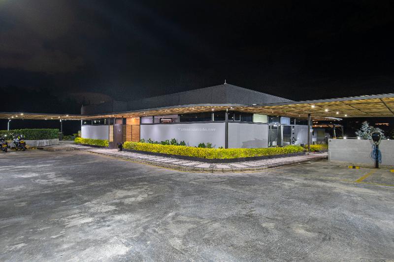 High-Tech 4BR House in Alto De Palmas