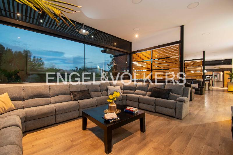 High-Tech 4BR House in Alto De Palmas - 4