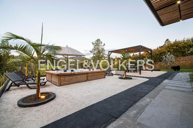 High-Tech 4BR House in Alto De Palmas - 8