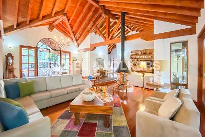 Casa de 4 alcobas en venta en Loma Del Escobero, Medellín, 600 m² · foto 2 de 14