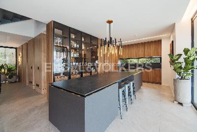 Casa de 5 alcobas en venta en Los Balsos, Medellín, 959 m² · foto 3 de 20