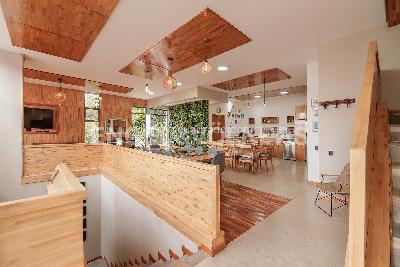 Casa de 5 alcobas en venta en Loma Del Escobero, Medellín, 484 m² · foto 2 de 15