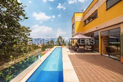 Casa de 5 alcobas en venta en Loma Del Escobero, Medellín, 484 m² · foto 3 de 15