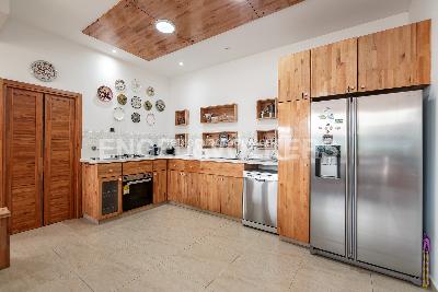Casa de 5 alcobas en venta en Loma Del Escobero, Medellín, 484 m² · foto 4 de 15