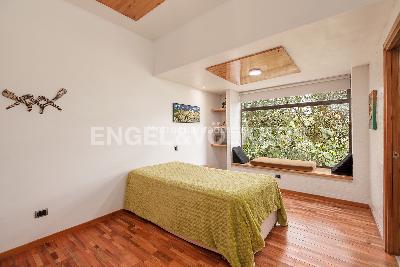 Casa de 5 alcobas en venta en Loma Del Escobero, Medellín, 484 m² · foto 9 de 15