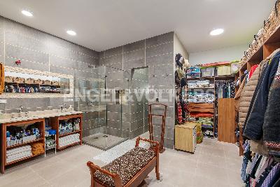 Casa de 5 alcobas en venta en Loma Del Escobero, Medellín, 484 m² · foto 12 de 15