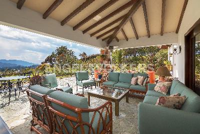 Casa de 5 alcobas en venta en La Acuarela, Medellín, 386 m² · foto 2 de 14