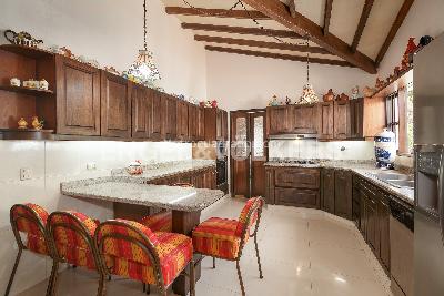 Casa de 5 alcobas en venta en La Acuarela, Medellín, 386 m² · foto 5 de 14