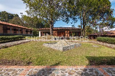 Casa de 5 alcobas en venta en La Acuarela, Medellín, 386 m² · foto 14 de 14