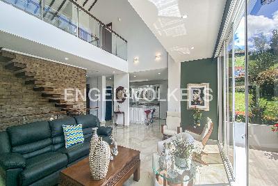 Casa de 3 alcobas en venta en Loma Del Escobero, Medellín, 266 m² · foto 2 de 17