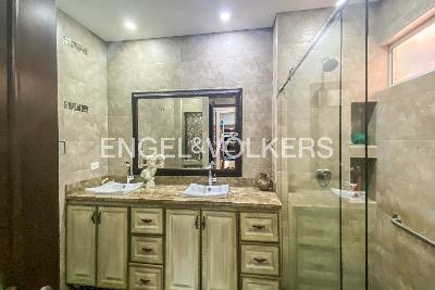 Casa de 3 alcobas en venta en Loma Del Escobero, Medellín, 266 m² · foto 8 de 17