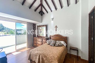 Casa de 3 alcobas en venta en Loma Del Escobero, Medellín, 266 m² · foto 11 de 17