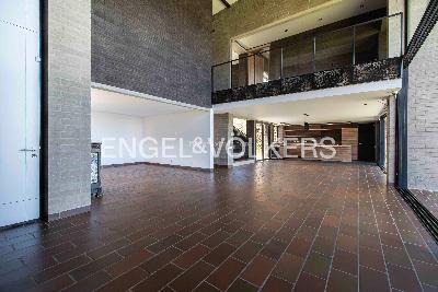 Casa de 4 alcobas en venta en Loma Del Escobero, Medellín, 450 m² · foto 2 de 17