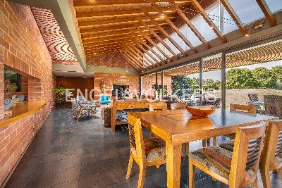 Casa de 3 alcobas en venta en Las Palmas, Medellín, 400 m² · foto 2 de 12