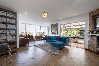 Casa de 5 alcobas en venta en Loma Del Escobero, Medellín, 442 m² · foto 2 de 19