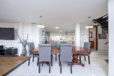 Casa de 5 alcobas en venta en Loma Del Escobero, Medellín, 442 m² · foto 3 de 19