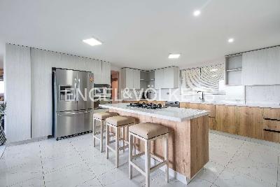 Casa de 5 alcobas en venta en Loma Del Escobero, Medellín, 442 m² · foto 5 de 19