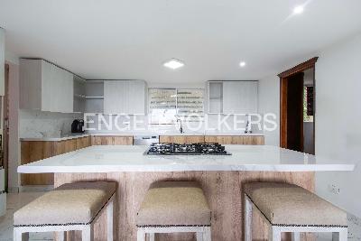 Casa de 5 alcobas en venta en Loma Del Escobero, Medellín, 442 m² · foto 6 de 19