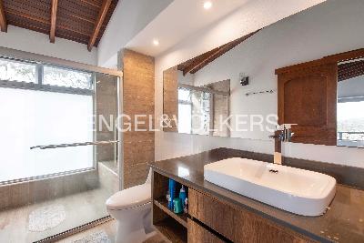 Casa de 5 alcobas en venta en Loma Del Escobero, Medellín, 442 m² · foto 12 de 19