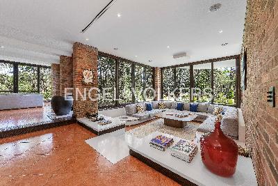 Casa de 5 alcobas en venta en Alto Del Escobero, Medellín, 420 m² · foto 2 de 19