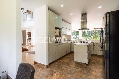 Casa de 5 alcobas en venta en Loma Del Escobero, Medellín, 334 m² · foto 6 de 18