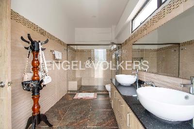 Casa de 5 alcobas en venta en Loma Del Escobero, Medellín, 334 m² · foto 11 de 18