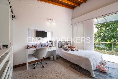 Casa de 5 alcobas en venta en Loma Del Escobero, Medellín, 334 m² · foto 13 de 18