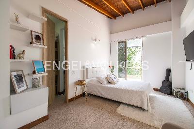 Casa de 5 alcobas en venta en Loma Del Escobero, Medellín, 334 m² · foto 15 de 18