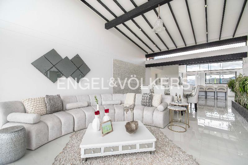 Beautiful 4BR House in El Retiro