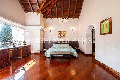Casa de 4 alcobas en venta en Loma Del Escobero, Medellín, 342 m² · foto 10 de 19
