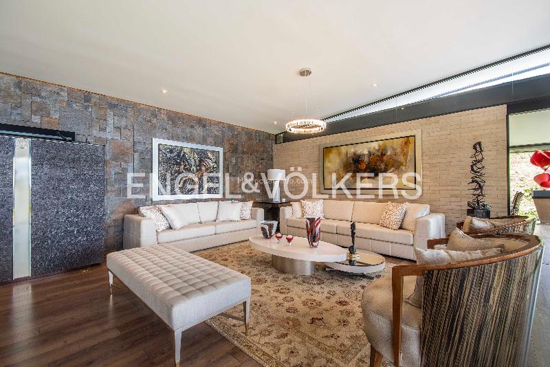 Elegant 3BR House with Large Garden in Alto De Palmas