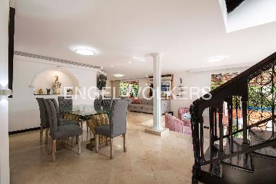Casa de 5 alcobas en venta en Las Palmas, Medellín, 433 m² · foto 2 de 15