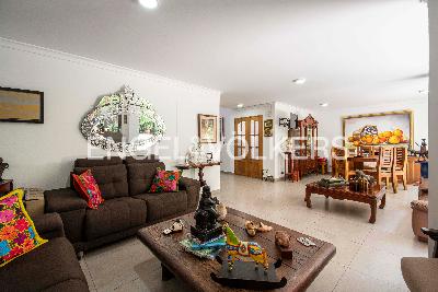 Casa de 3 alcobas en venta en San Lucas, Medellín, 189 m² · foto 2 de 11