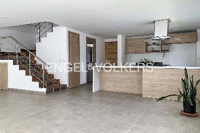 Casa de 4 alcobas en venta en Barro Blanco, Medellín, 220 m² · foto 2 de 6