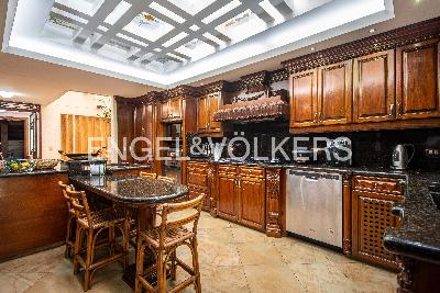 Casa de 4 alcobas en venta en El Poblado, Medellín, 619 m² · foto 8 de 20